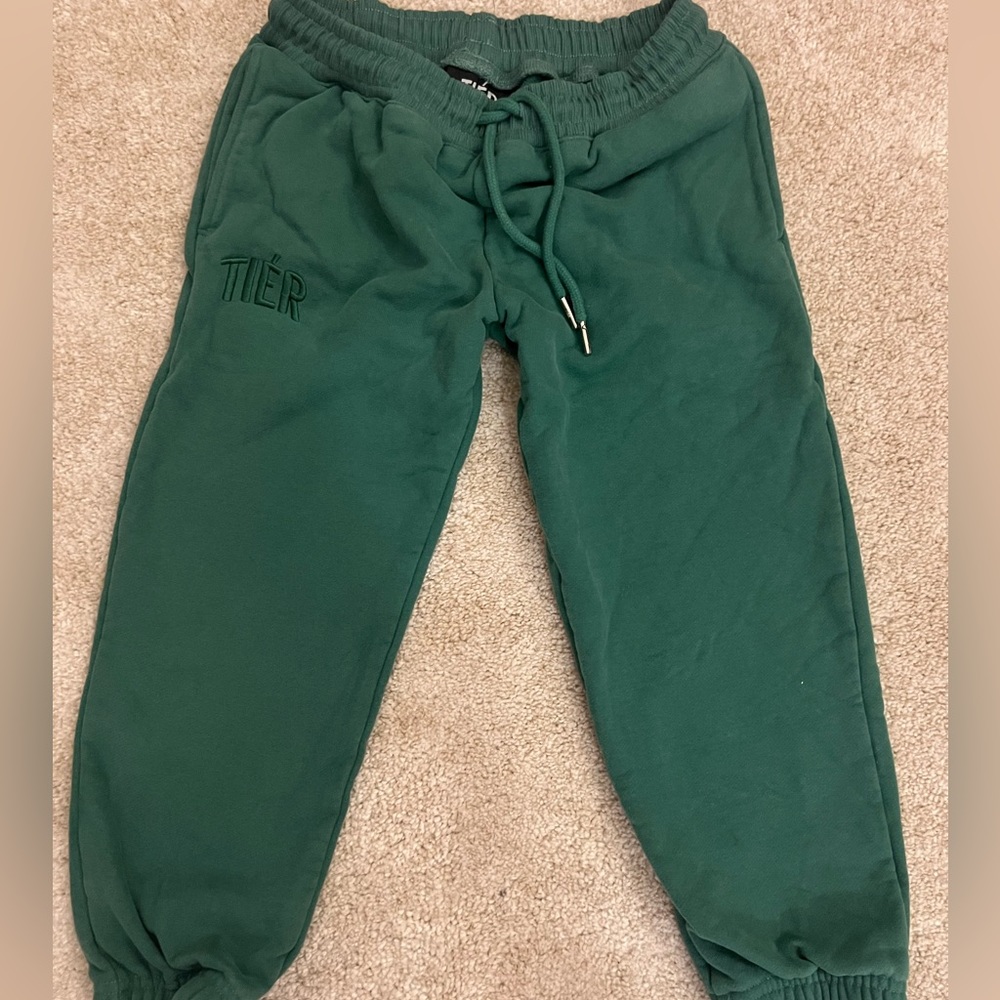 Tier NYC Green sweatpants. Size 7Y